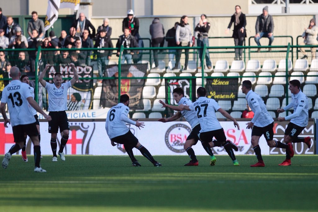 ProVercelli1892's tweet photo. Finalmente!!! 😜😜😜
La PRO VERCELLI torna alla vittoria 💪💪👏👏🦁🦁
Leggi il tabellino ➡️ https://t.co/s2nSaxVmRo
#PrvAsc https://t.co/NQCuD5llwY