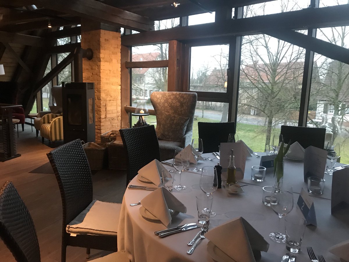 circle8_event's tweet photo. Gleich gehts los @Grenzhof mit dem Arbeitsessen und einem spannenden Vortrag im Rahmen des Forum #Pneumologie. #Fortbildung #eventprof https://t.co/kR62Shk5fc