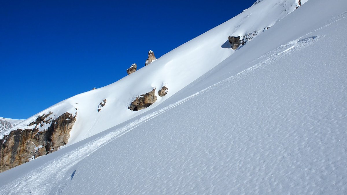 guidespacekilly's tweet image. &quot;Natura deficit, fortuna mutatur, deus omnia cernit.
La nature nous trahit, la fortune change, un dieu regarde d&apos;en haut toutes ces choses.&quot;
Les photos sont des photos d&apos;archives et le texte tiré des mémoires d&apos;Hadrien. Un peu de culture dans ce monde de neige... 😊📚🏂🎿