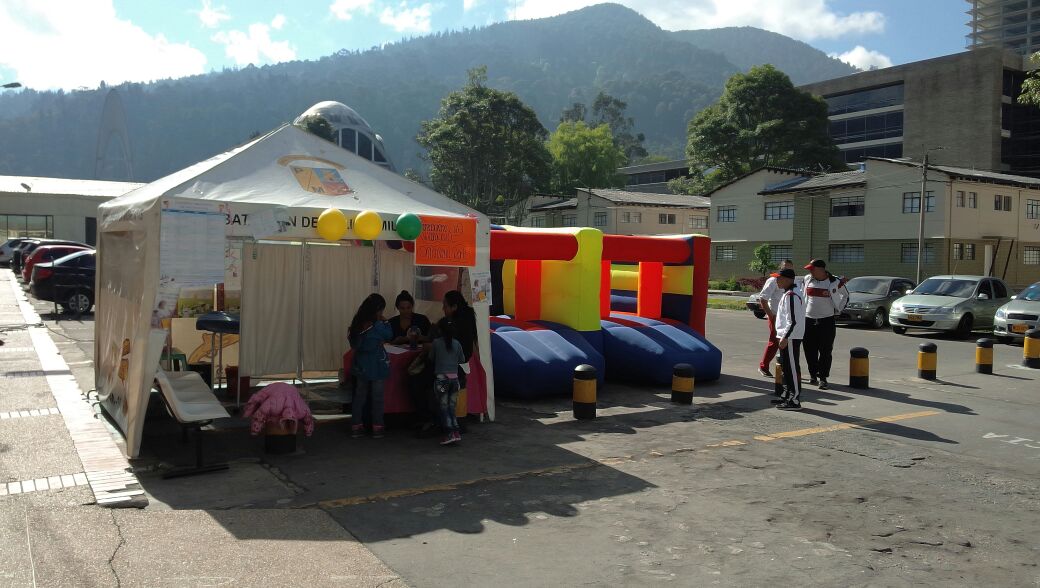 Ejercito_Disan's tweet photo. Así va la Jornada de Vacunación en nuestro Dispensario Médico Norte #DISNOR #Bogotá. ¿Ya nos visitaste? #PonteAlDíaVacúnalo #SanidadMilitar @DgsmSanidad https://t.co/Xh56GQnTZa