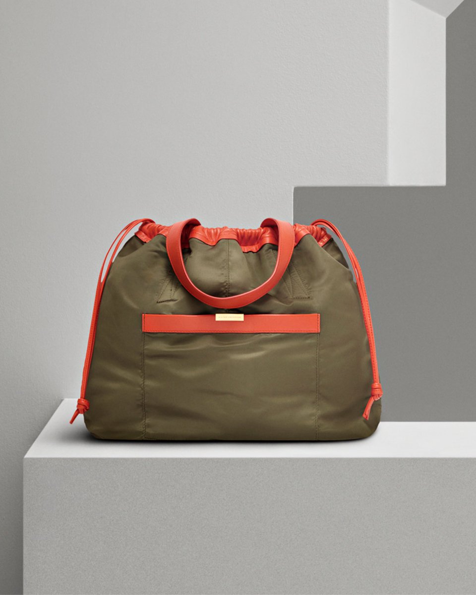 victoriabeckham's tweet photo. The Helmet Bag is reversible and available now in an array of colours at https://t.co/HnD2u2z296 and at 36 Dover Street, London. #VBPreSS18 #VBDoverSt https://t.co/7yvruEAgLO