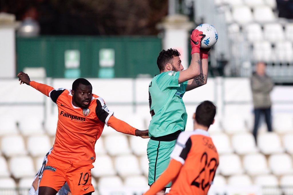 ProVercelli1892's tweet photo. Esordio ufficiale al "Silvio Piola" ed è subito "clean sheet" per il portiere @pigliacelli22 👏👏💪💪
#PrvAsc https://t.co/NulpQtVjVc
