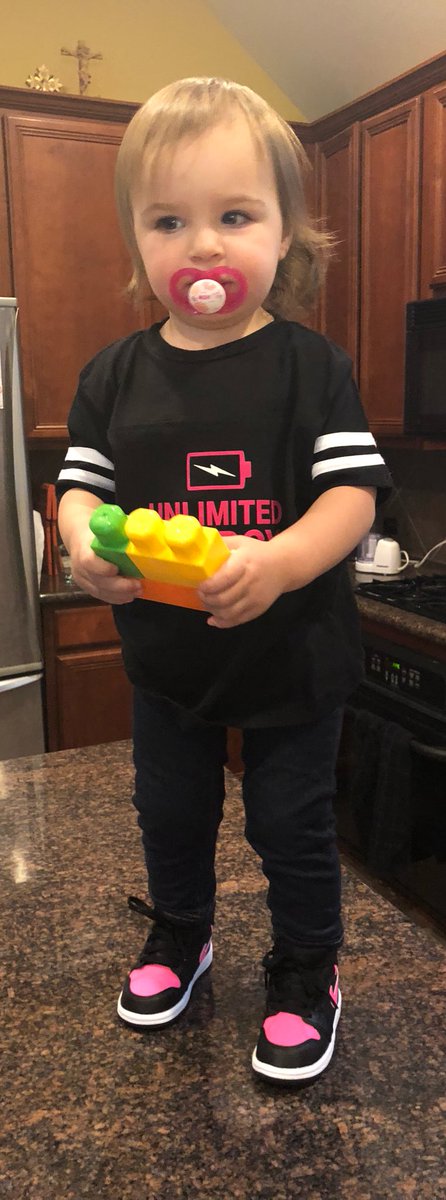 bankonthat55's tweet photo. #BeMagenta #UnlimitedEnergy #MatchingJs Running errands with the cutest T-Mobile toddler there is! ❤️💕❤️ https://t.co/tzd256v6N6