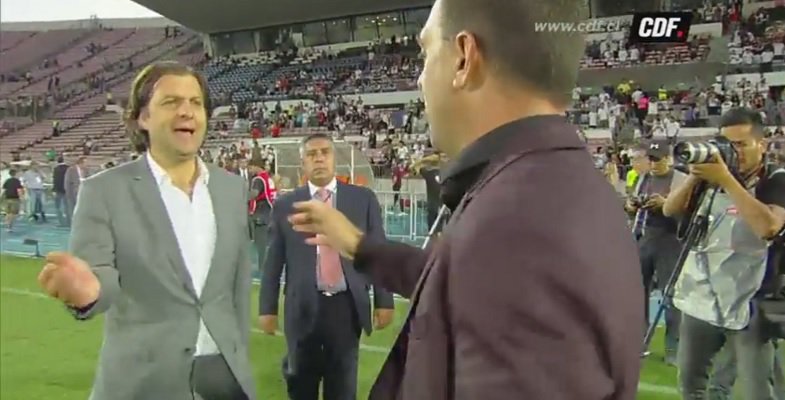 TNTSportsCL's tweet photo. [VIDEO] 🎥 La efusiva celebración de Pablo Guede tras el título de la #SupercopaMG @colocolo https://t.co/5Da4QqGnbk https://t.co/RgIRSXme2H