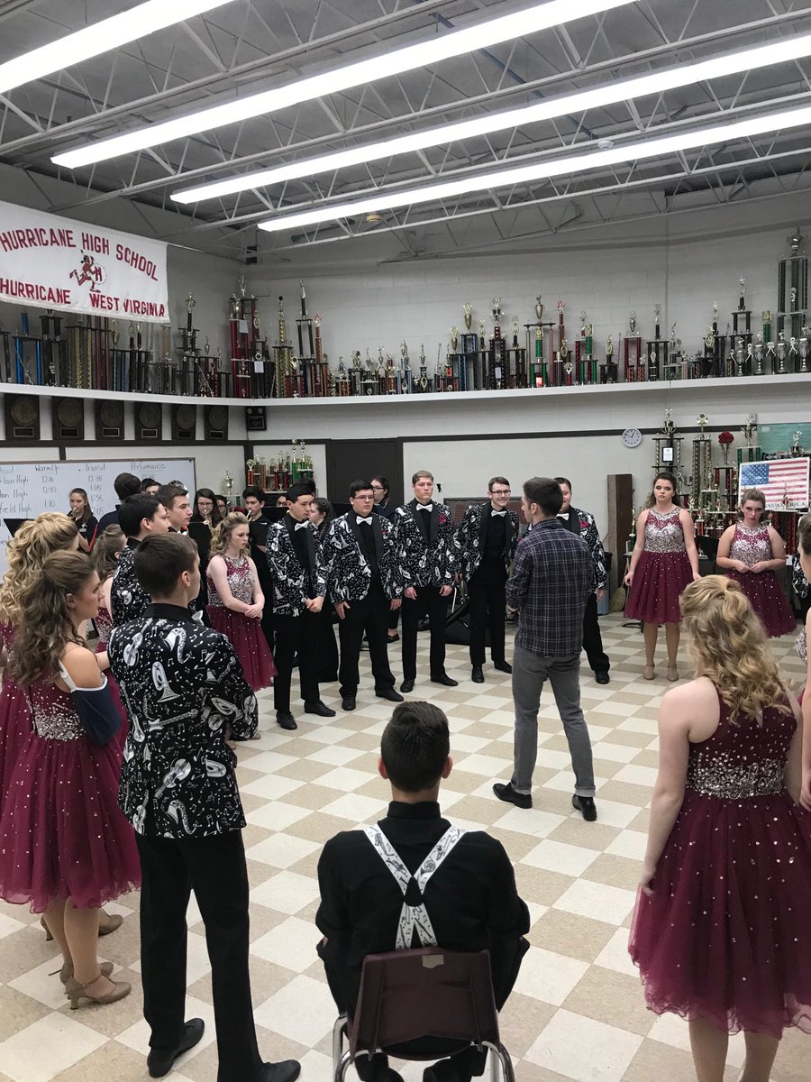 KentonHSMusical's tweet photo. @KentonTopTwenty warming up! Break a leg!! We all ❤️ you! https://t.co/n0s0bs79yh