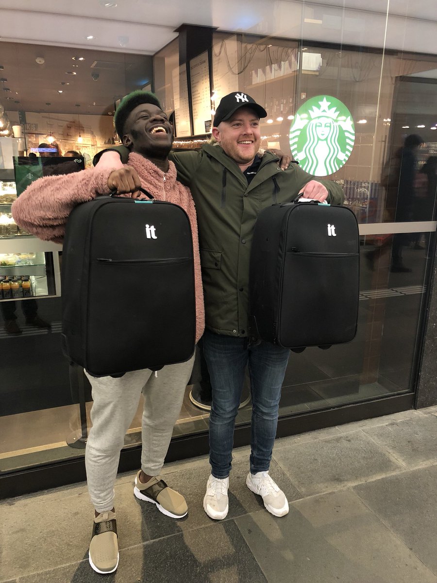 robbrayofficial's tweet photo. Mission complete everyone. #bagfound @EindhovenAir @ehvairport @AntwerpAirport @STN_Airport https://t.co/wKSGiDQWze