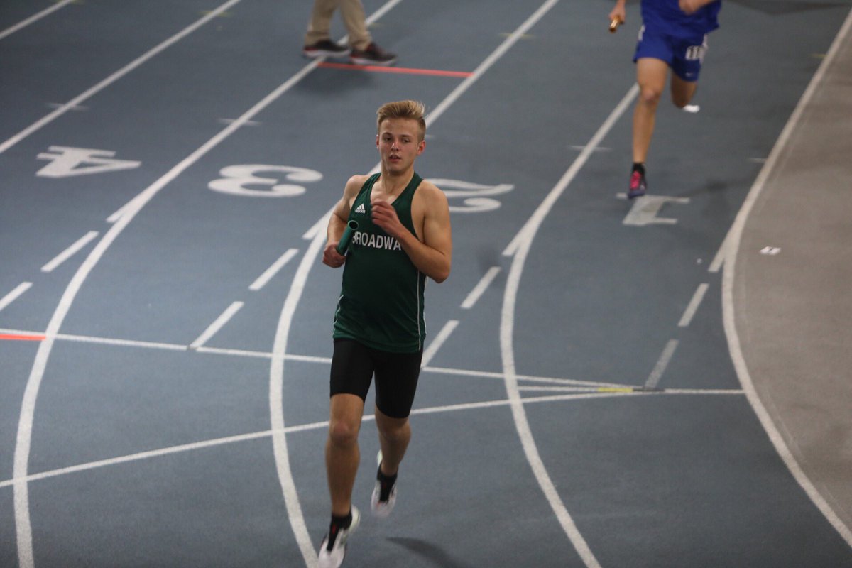 MileSplitDMV's tweet photo. 8:09 unofficially for Broadway to beat a big field and Western Albemarle (2nd) in the 4x8 #FUMAInvite https://t.co/gecOL20iZa