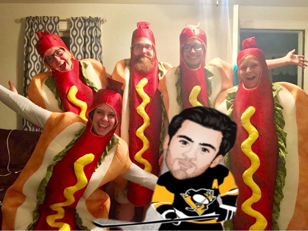 lain_k36's tweet photo. When the fam loves Kessel and Letang wants to get in on the fun #PensLens https://t.co/18omBZjnad