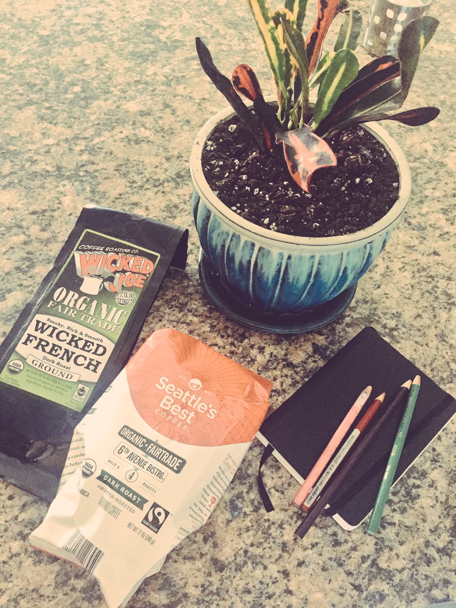 DePaulFairTrade's tweet photo. Some fair trade to start an adventurous day! https://t.co/zdNcf5xdNU