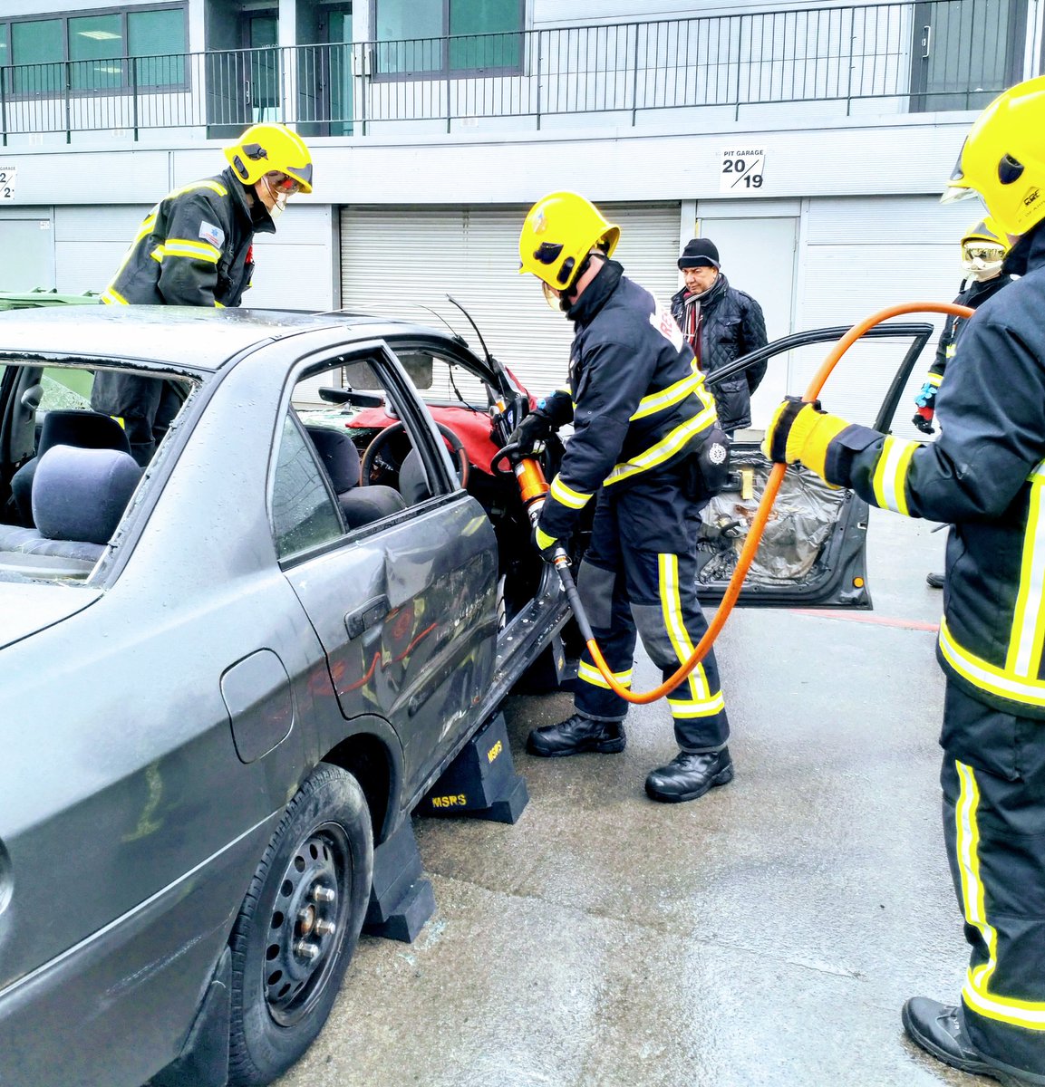 DeaksND's tweet photo. @MSRSIRL Getting the muscles out before lunch - #dashroll for entrapped patient assisted by @HolmatroRescue. Plan for rapid #teameffort; door stabilisation, peel interior, manage glass. Before release! Excellent #motorsportrescue learning https://t.co/TFmuQFKbbG