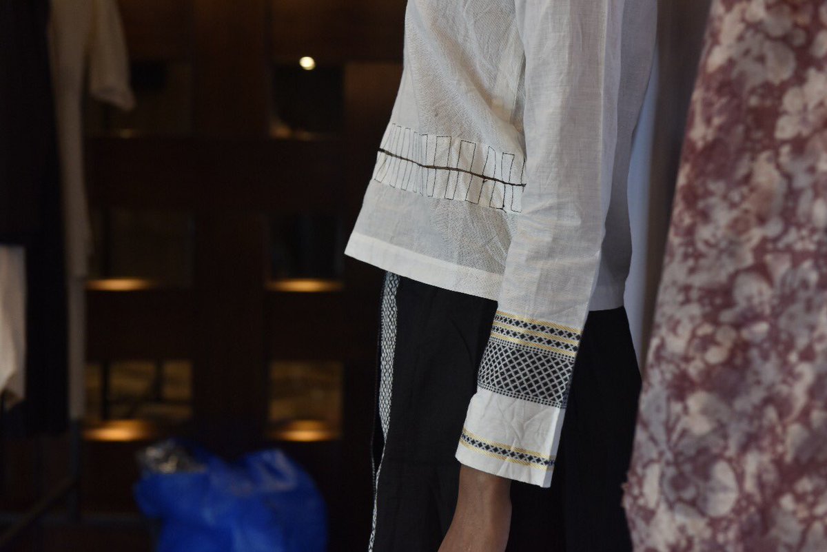 LakmeFashionWk's tweet photo. .@Ushasilai - a thoughtful effort towards empowerment of rural women and to create sustainable clothing in collaboration with - Sreejith Jeevan, @AmrichDesigns, Soham Dave and Sayantan Sarkar. #ReimagineFashion #MakeFashionGood @UshaIntl https://t.co/SdaoC6jjD5