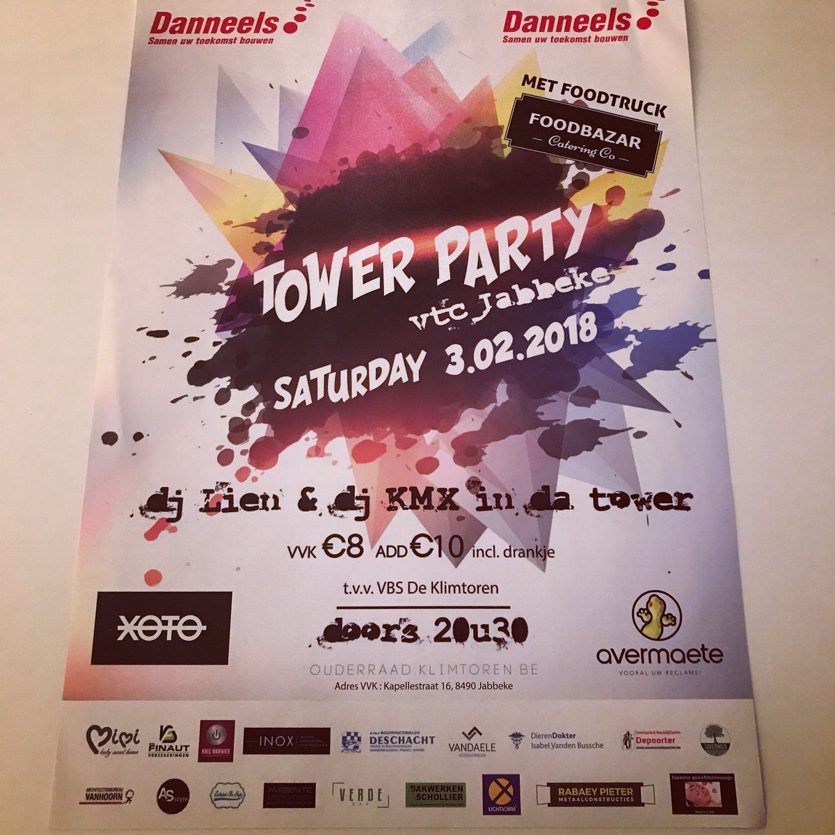 stefosaer's tweet photo. #party #3feb2018 #jabbeke #vtc #drinks #foodtruck #bethere #djkmx #djlien #yolo https://t.co/Igm4wSe83P