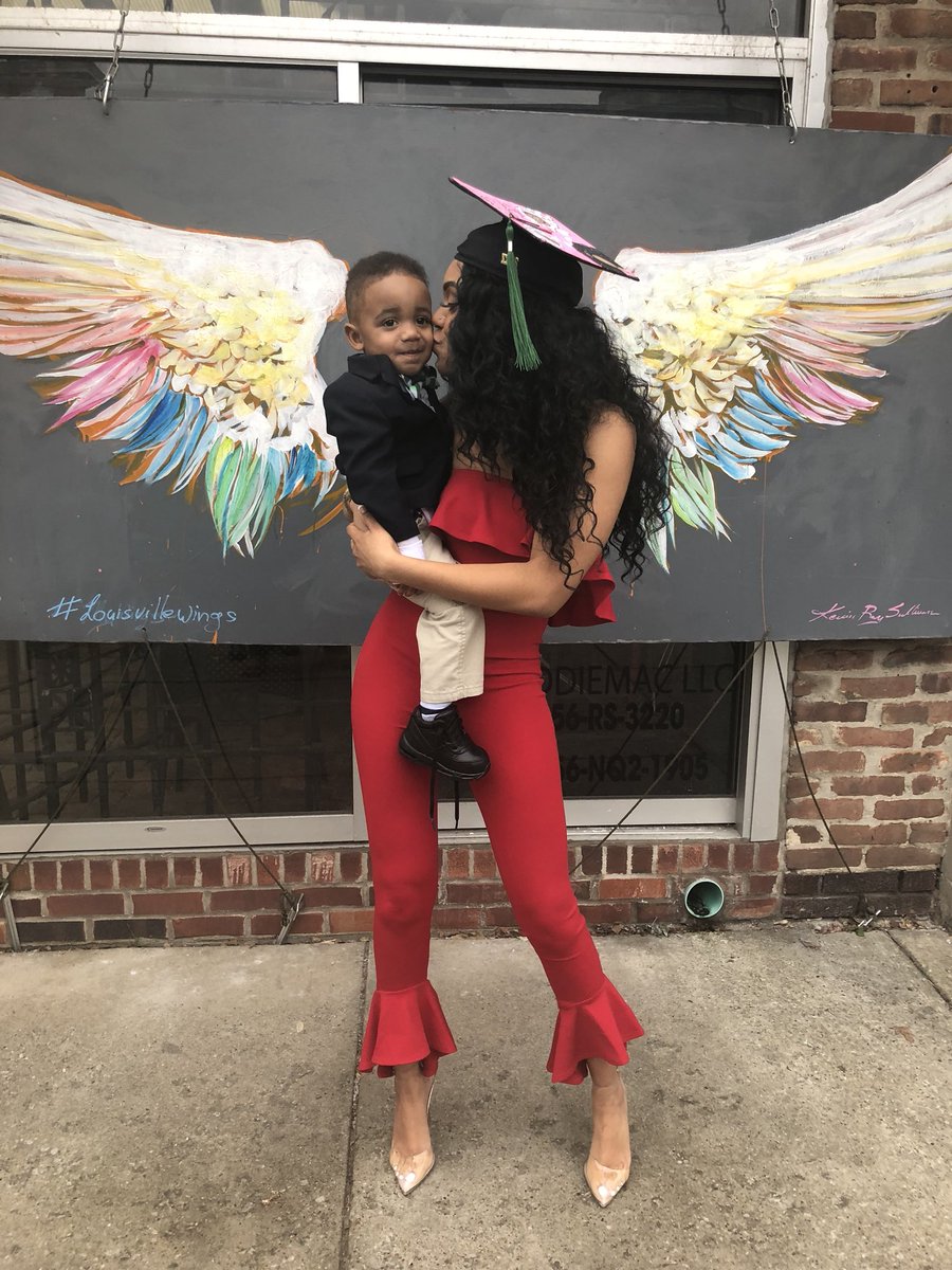 badgirlb___'s tweet image. Who you do it for? #IssaGraduate 👩‍👦👩🏽‍🎓💕✨