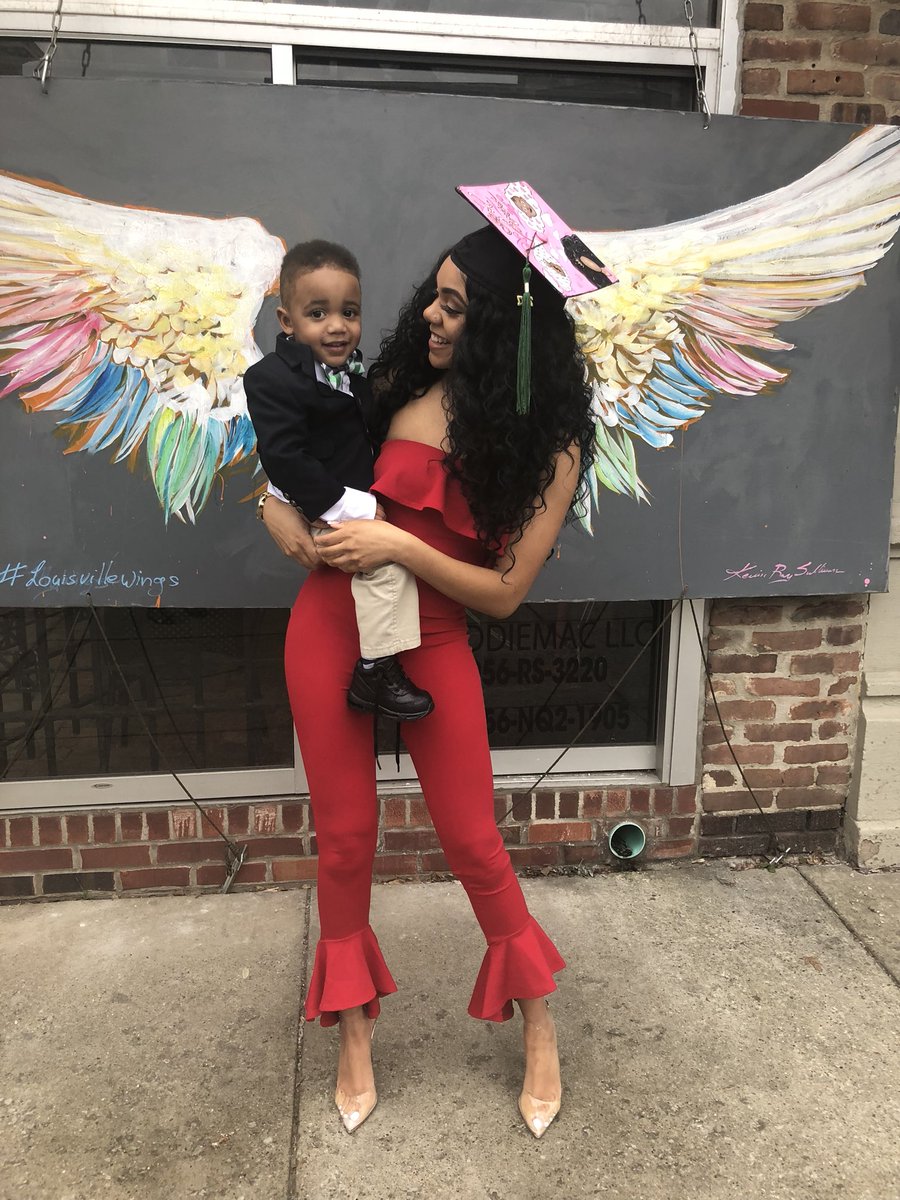 badgirlb___'s tweet image. Who you do it for? #IssaGraduate 👩‍👦👩🏽‍🎓💕✨