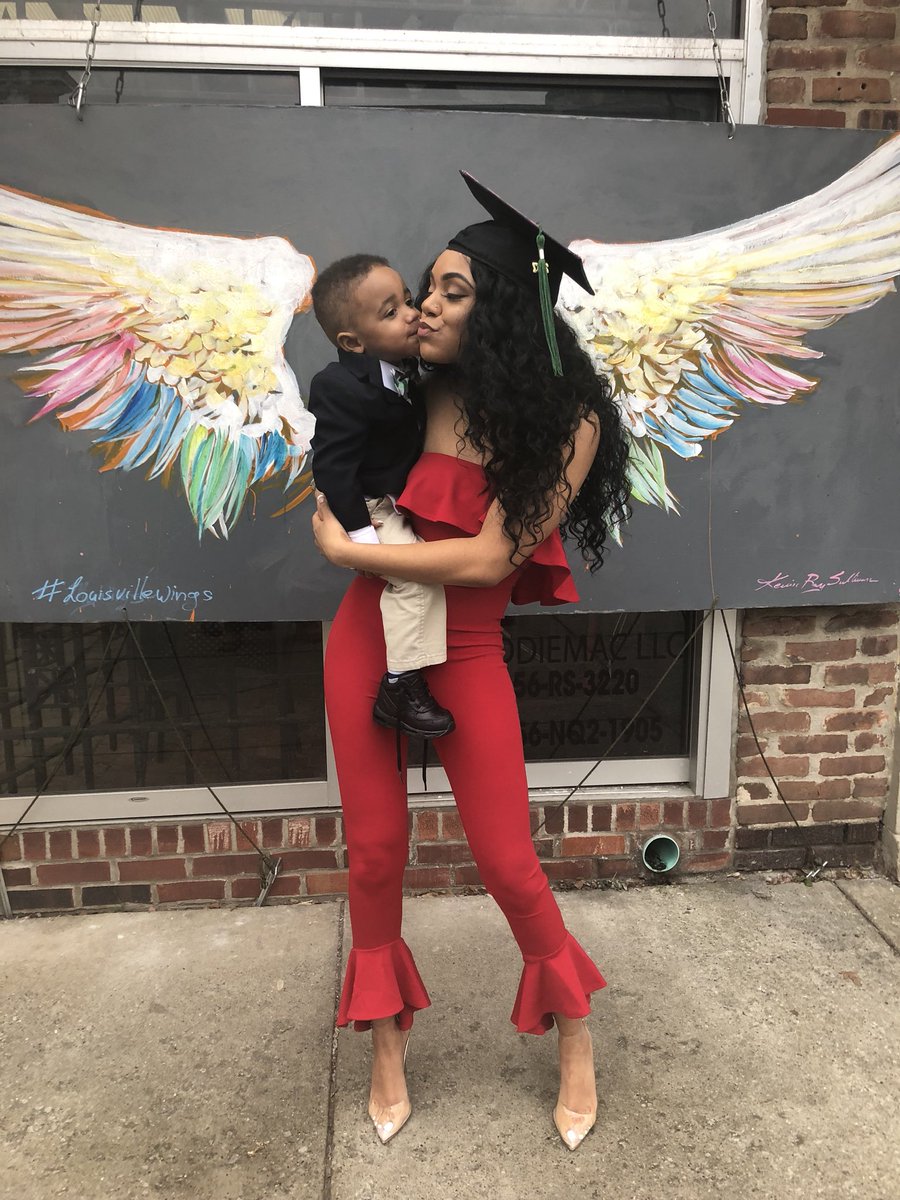 badgirlb___'s tweet image. Who you do it for? #IssaGraduate 👩‍👦👩🏽‍🎓💕✨