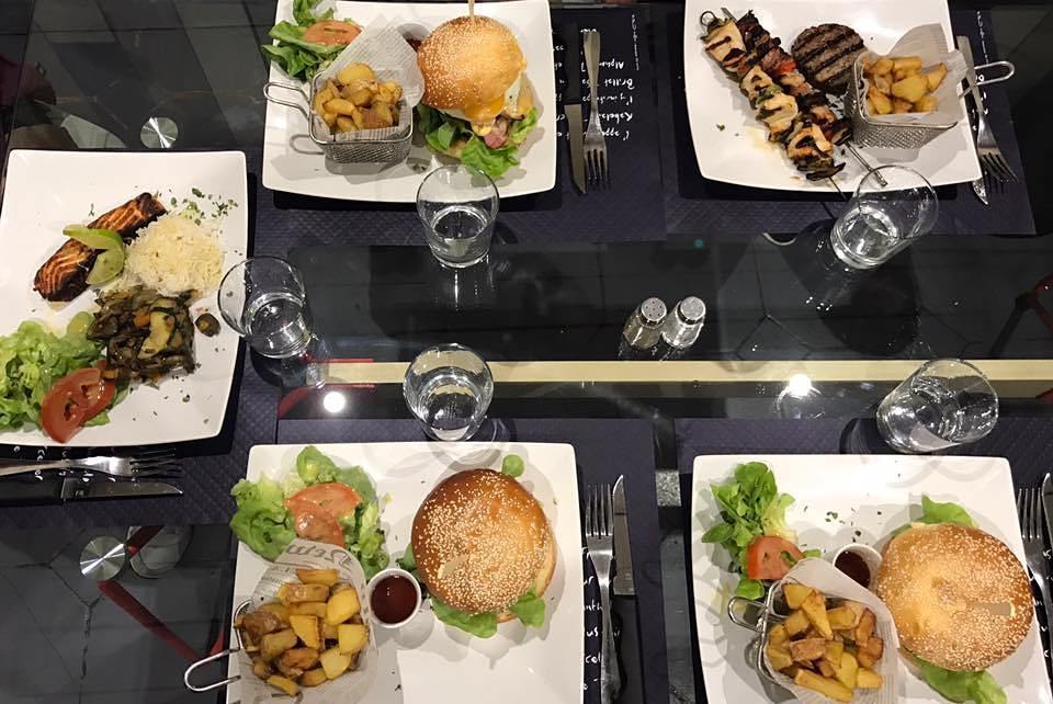 GoodhalalHalal's tweet photo. Cap dans le sud de la France 😜

@the grill | Restaurant spécialisé dans les burgers maison et les grillades.
Viande de bœuf 100% charolaise

#Halal #Sansalcool #Aixenprovence

Plus d'infos, un avis -> https://t.co/gHoLr1Xpak

#Goodhalal | Annuaire des restaurants halal en France https://t.co/tyLGPJyz1x