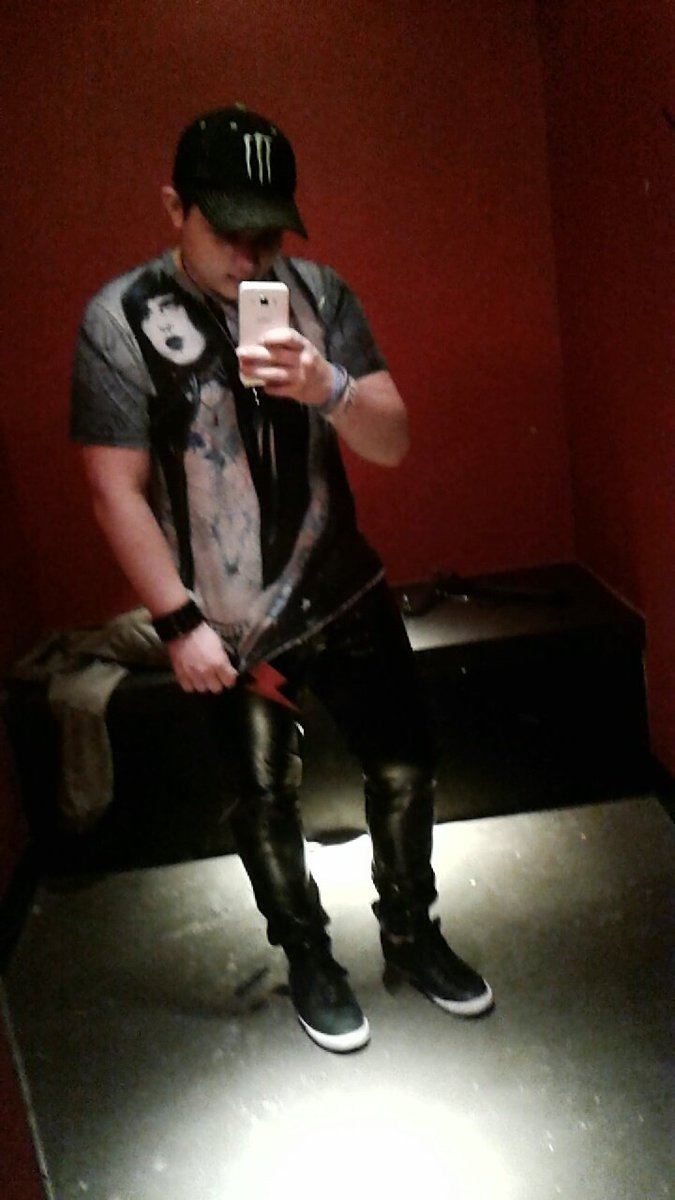 PLUR_FORAUSTISM's tweet photo. Ayye (; https://t.co/IASbvykgL1