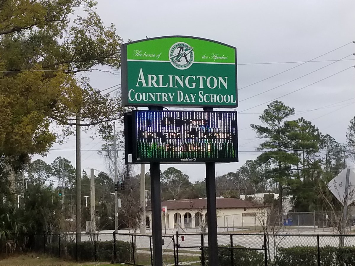 StephKimNews's tweet photo. Parents of students at Arlington Country Day School are finding out the school has suddenly closed. Nearby Parsons Christian Academy and Arlington Community Academy will host open houses from 1-4pm Sunday to help @FCN2go https://t.co/p37HlLAjF9