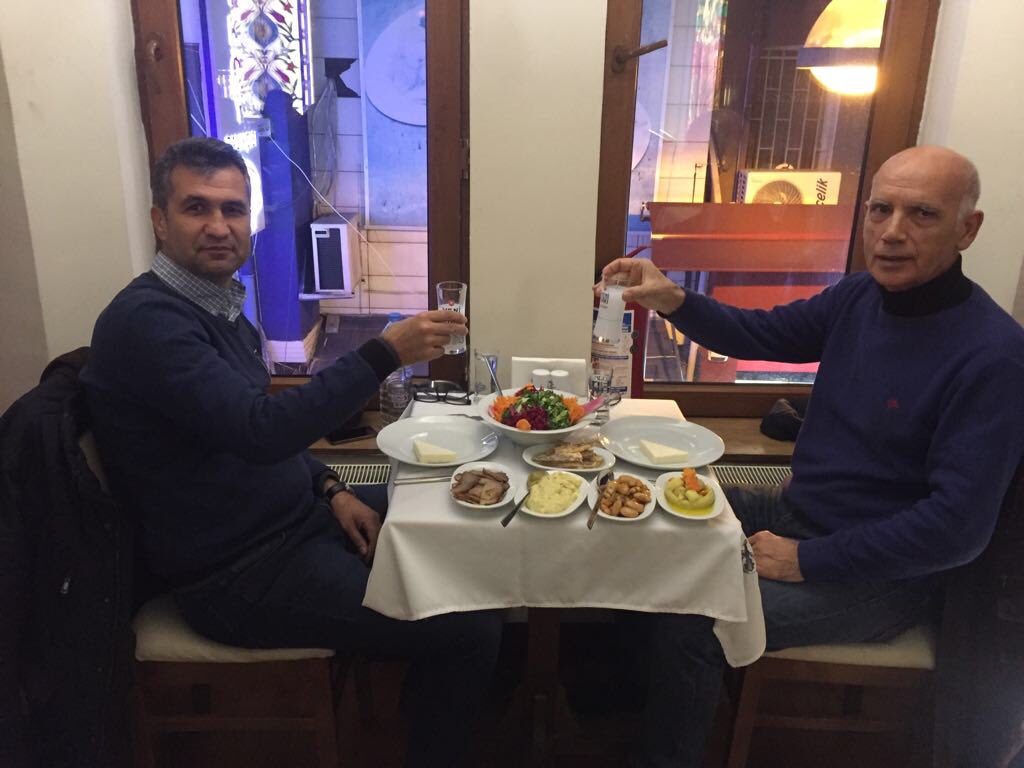 Huseyinolmez8's tweet photo. #Kadıköy #Lipsos #rakı keyfi... https://t.co/ECRC3kWNAU