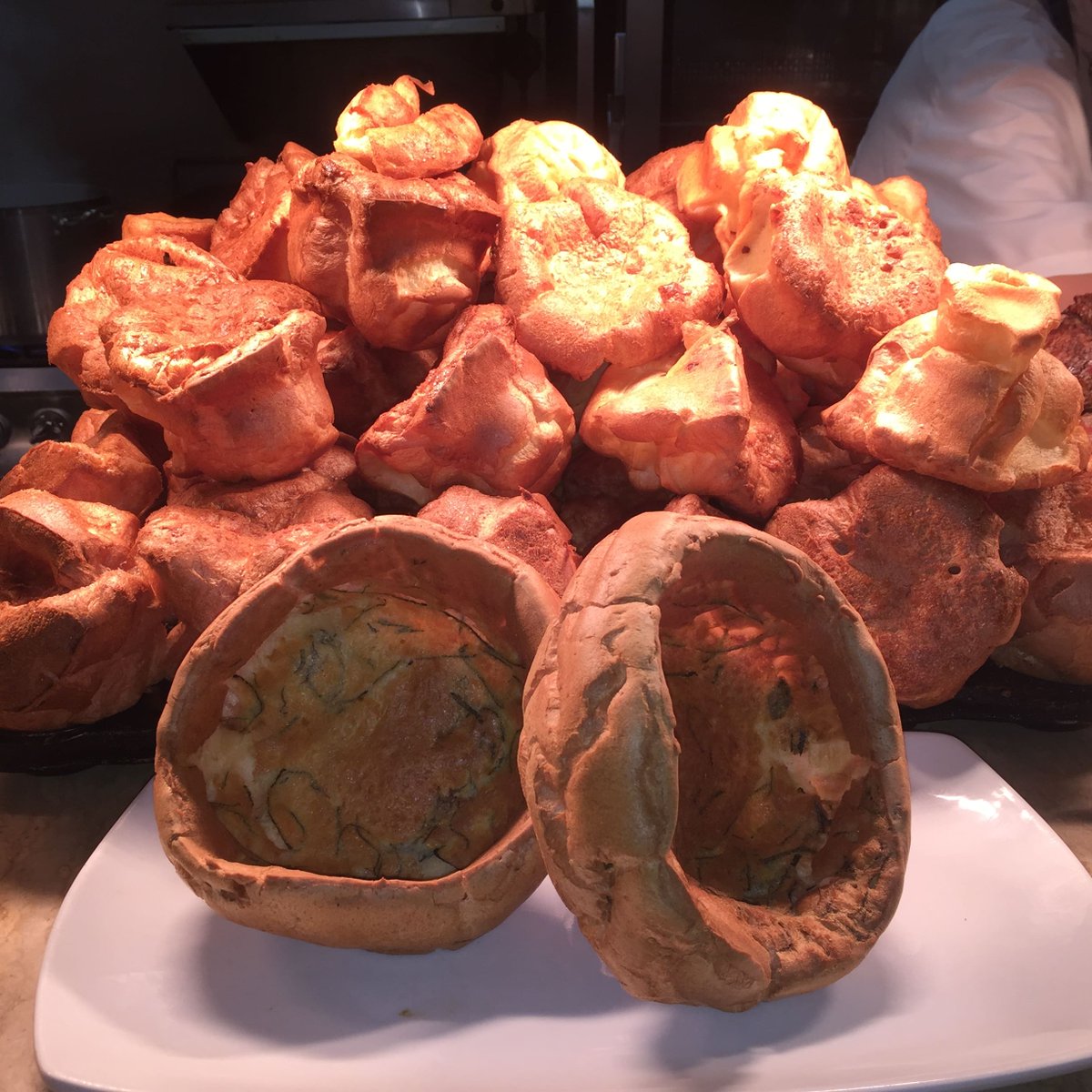 WhiteHartPool's tweet image. Have you decided on plans yet for tomorrow? If not, then visit us for the Great British Sunday Roast experience. We've got everything covered from delicious Roasted Rib of Beef to a hearty Fig &amp;amp; Dolcelatte Nut Roast, not forgetting the Cauliflower Cheese and lashing of Gravy!