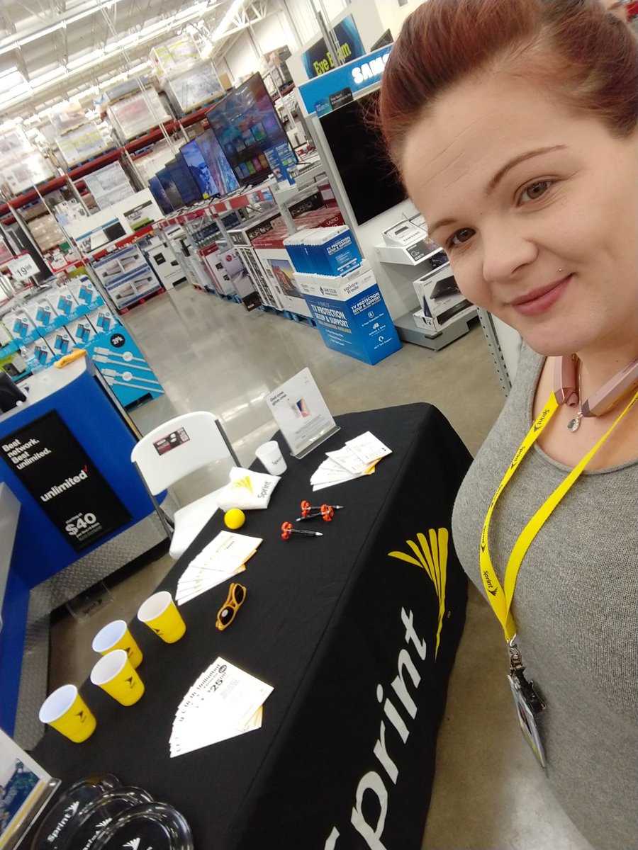 Hanging out at Sam's Woodbury today!! <a href="/AzraSmailagic/">Azra Smailagic</a> <a href="/TimMiller44/">Tim Miller</a>