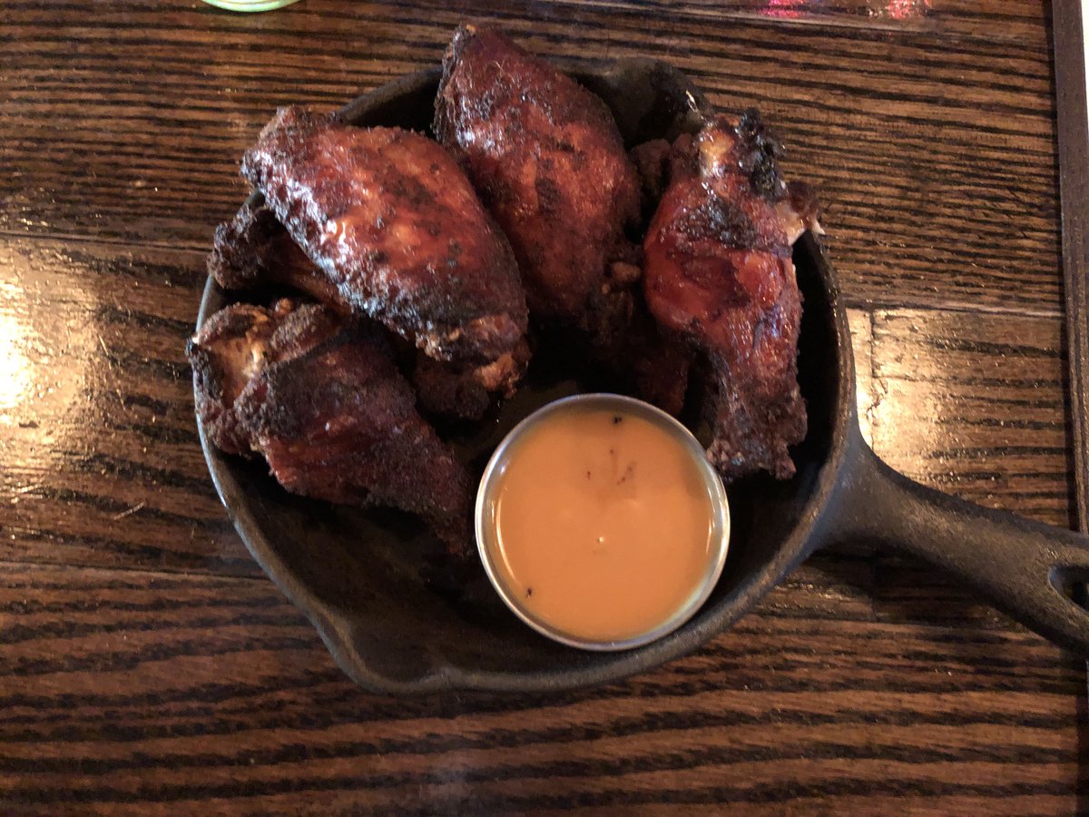 NorthernBellNY's tweet photo. Ah, yes. Old faithful. #smoked #wings #whiskeybuffalosauce #classjc #foodporn #nomnomnom #forkyeah #getsome #williamsburg #northernbell https://t.co/YkNlGffksh