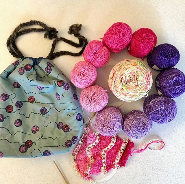 thecalicolover's tweet photo. ... that moment when you realize the yarn in your project bag looks like the project bag. 😏
#knittergoals #knittersofinstagram #truecolorsshawl #blacktrilliumfibres #gradientyarn https://t.co/7C0DQSXXK6 https://t.co/u9Gmlzwnjw