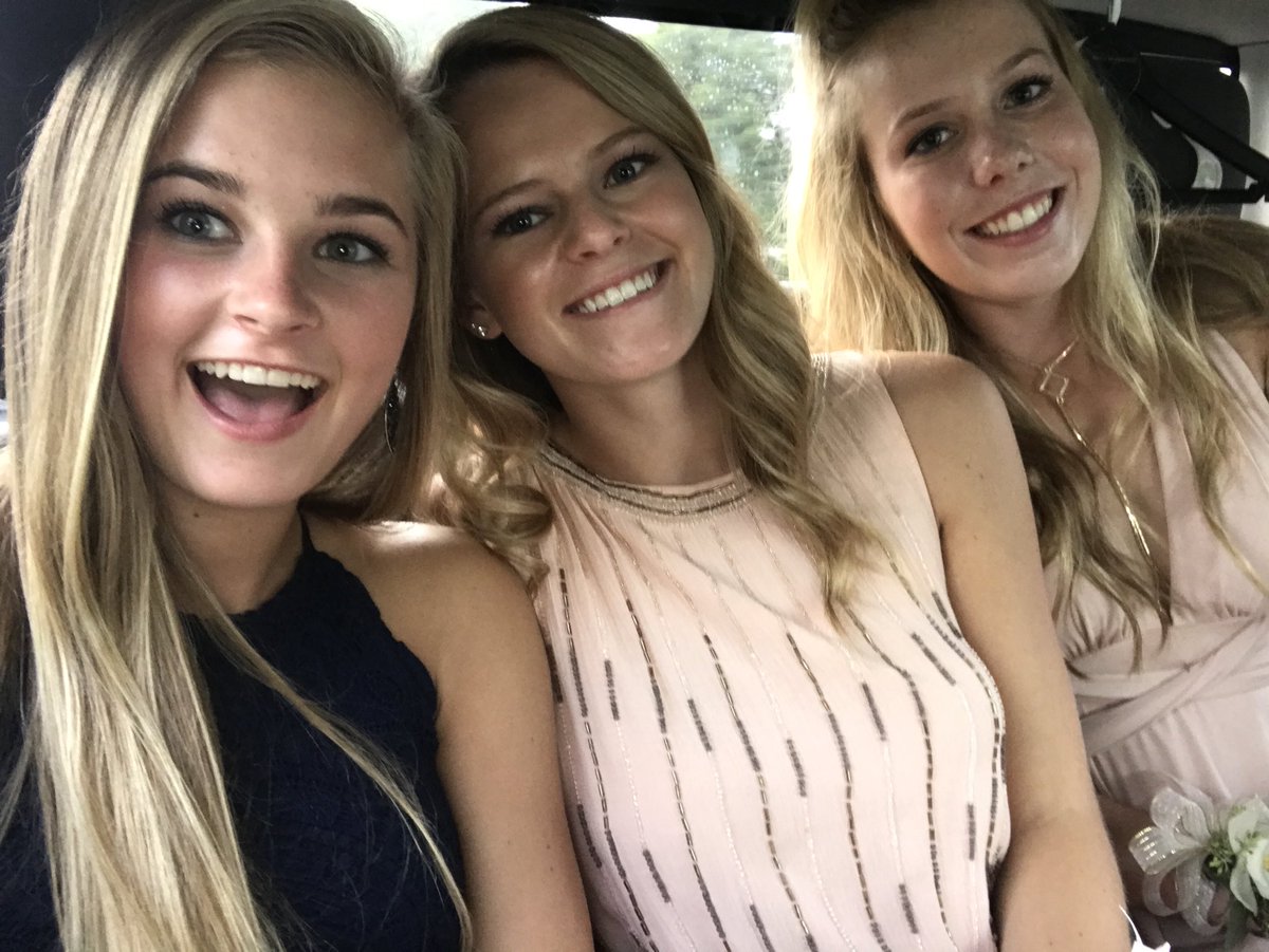 lizzyasch's tweet photo. Happy bday!! Hope you have a great day:)💗💗 @mollymorgan27 https://t.co/eRbCqpo2pc