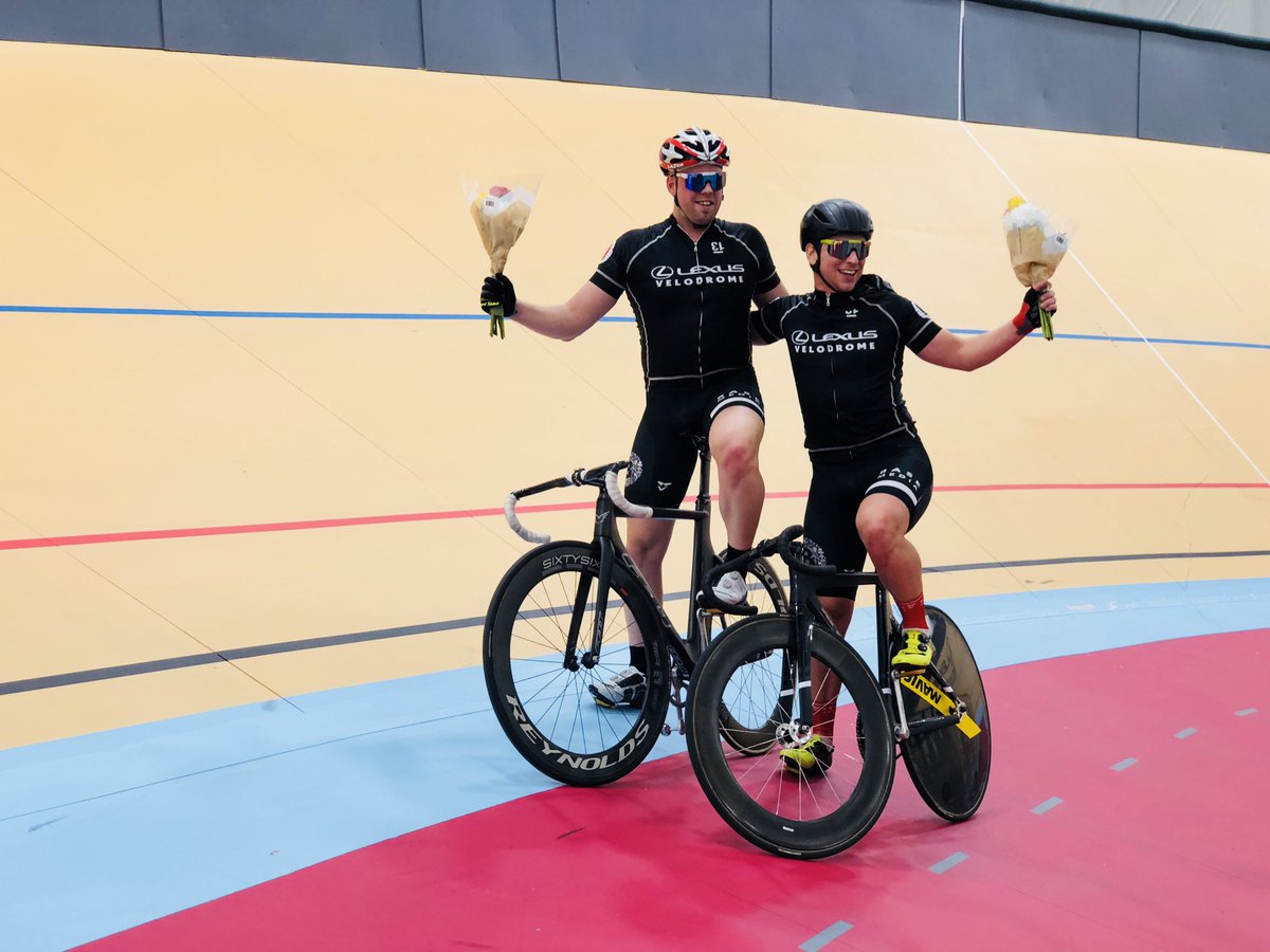 #lexusvelodrome, #cycletrackracing
Winners Christian Eckardt and Luke Cavender celebrating with traditional flower bouquets.