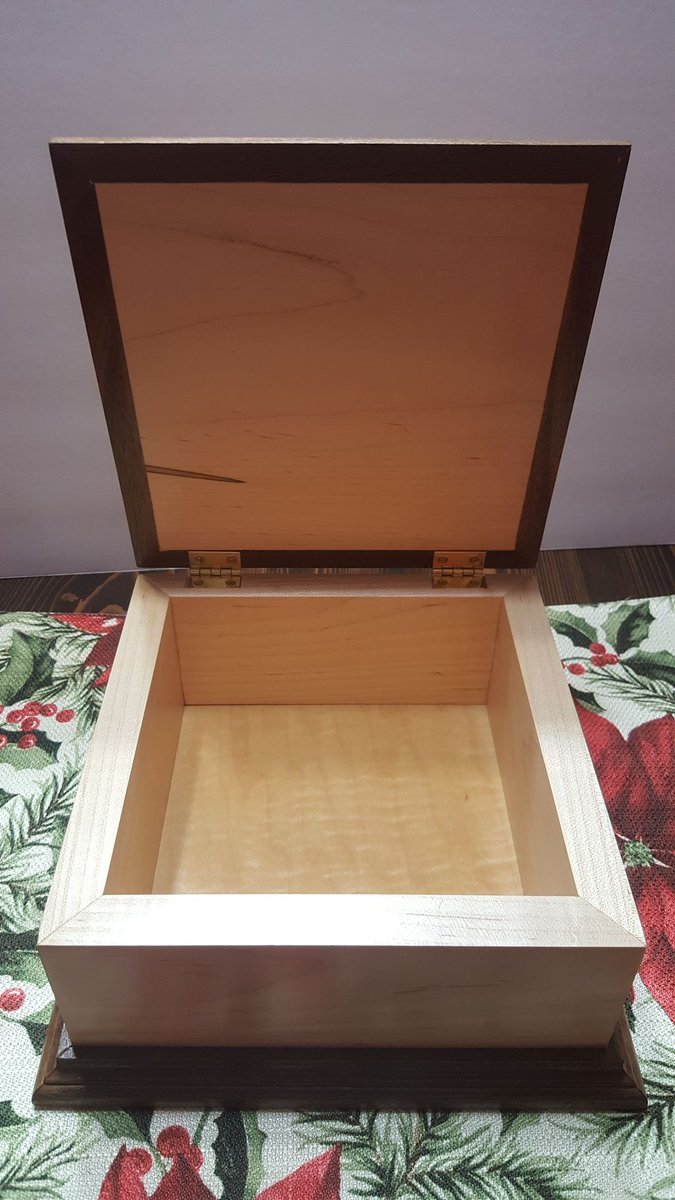 SSquaredCrafts's tweet image. This is two of the four I completed.  It is also made from maple and walnut.