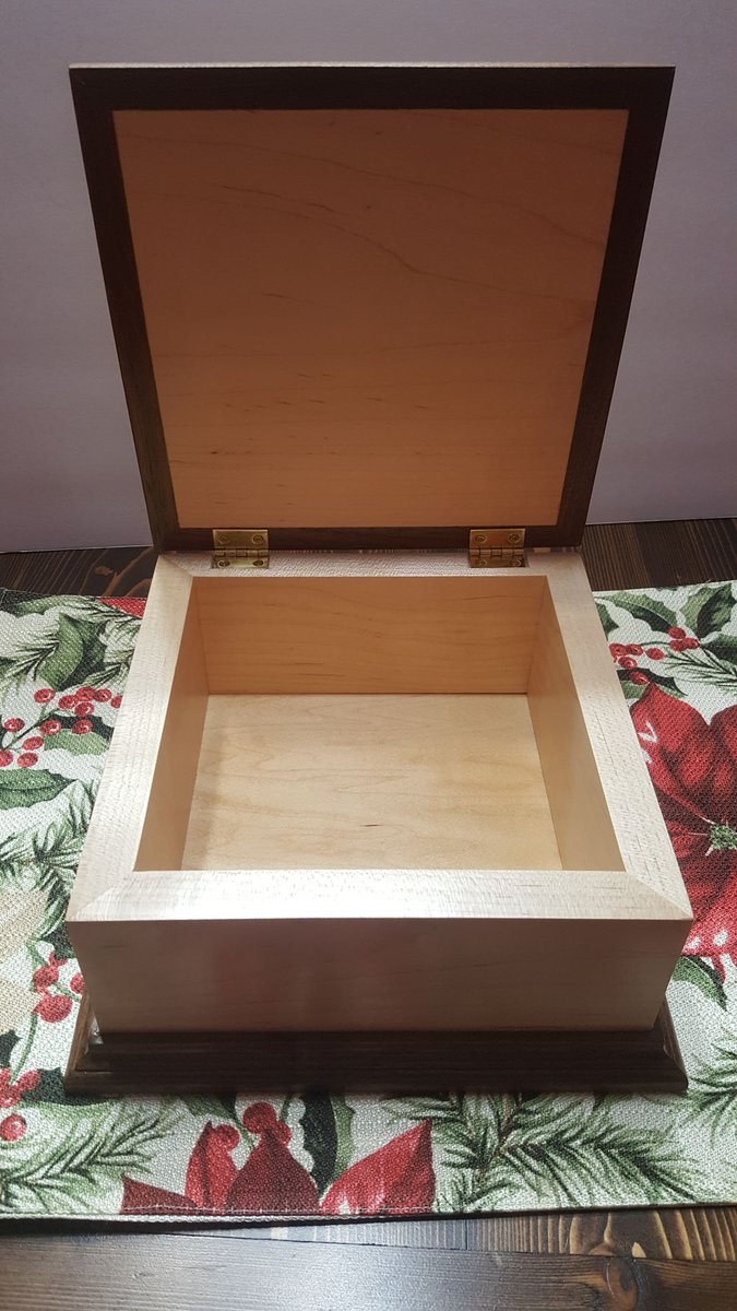 SSquaredCrafts's tweet image. It has been a while since I mentioned the Keepsake boxes I was working on.  This is one of the four I completed.  It is made from maple and walnut.