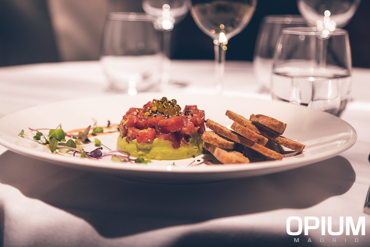 OPIUMMadridRest's tweet photo. ¿Qué plato os gusta más? Visita nuestro Restaurante cualquier día de la semana para disfrutar de platos tan exquisitos y deliciosos como estos.

Las cenas con el ambiente más exclusivo y elegante, solo en #OPIUMMadridRestaurante. https://t.co/b0Qj87dpHo