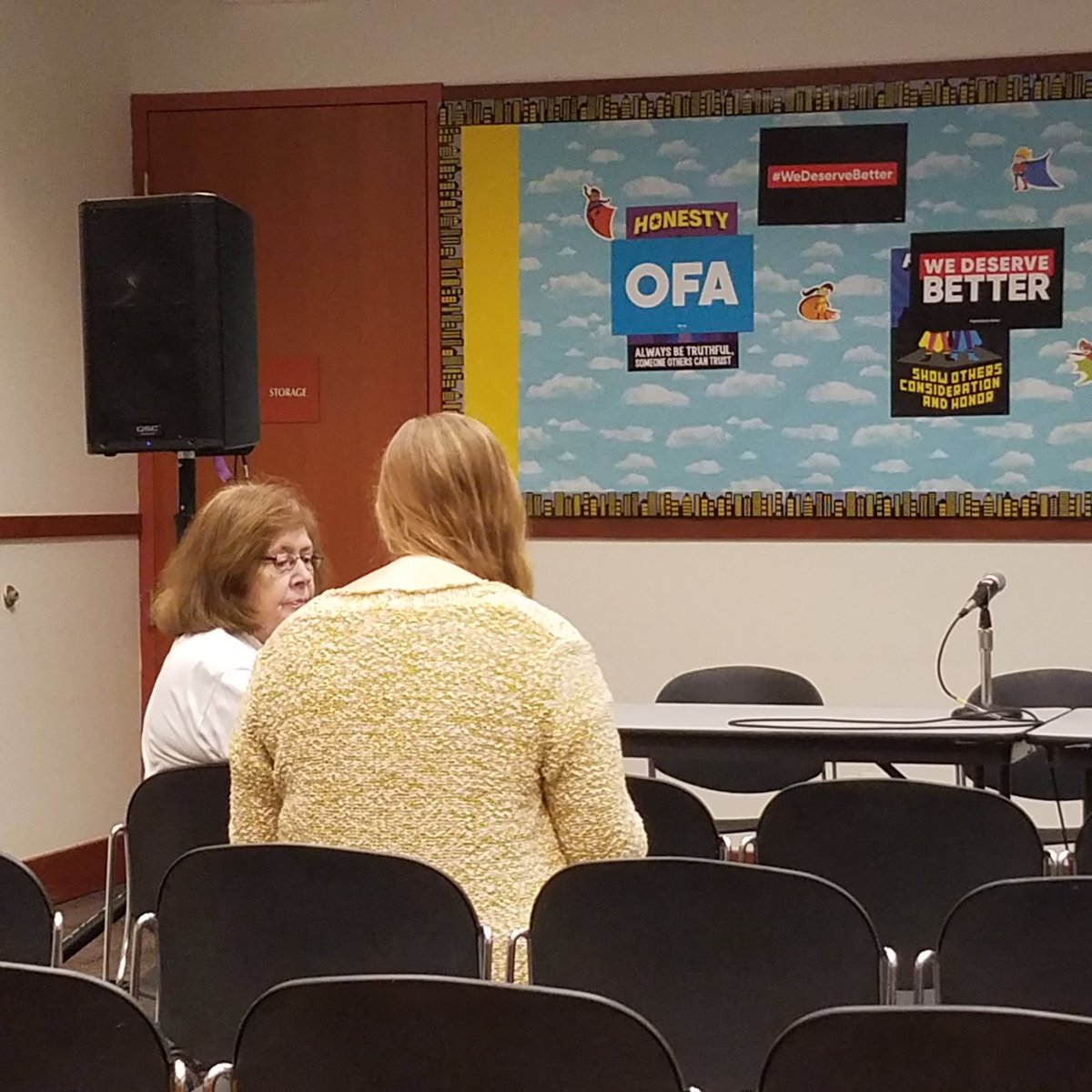 NWSOFAsara's tweet photo. Final prep for @NWSOFA #FallFellows event with 3 expert speakers on gun violence prevention #Ofaction at Rogers Park Library. https://t.co/9CfzcV6gcR