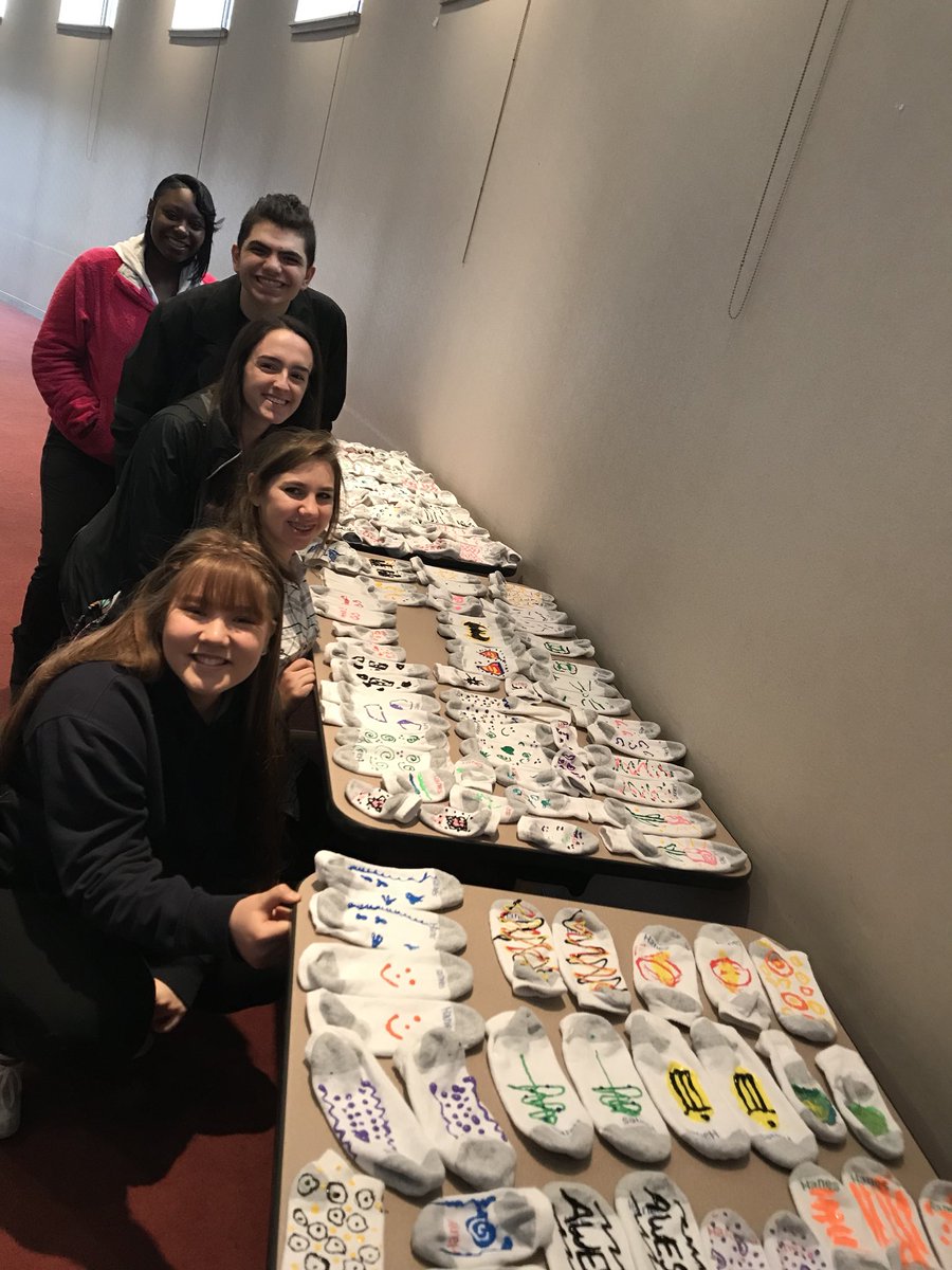 LtgDiv16's tweet image. Thanks to everyone who came out to our Service Rally today!! We made over 100 pairs of socks for the patients in the Children’s Hospital!❤️
