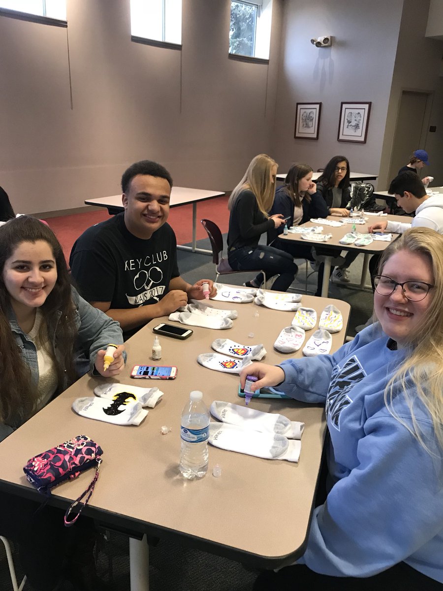 LtgDiv16's tweet image. Thanks to everyone who came out to our Service Rally today!! We made over 100 pairs of socks for the patients in the Children’s Hospital!❤️