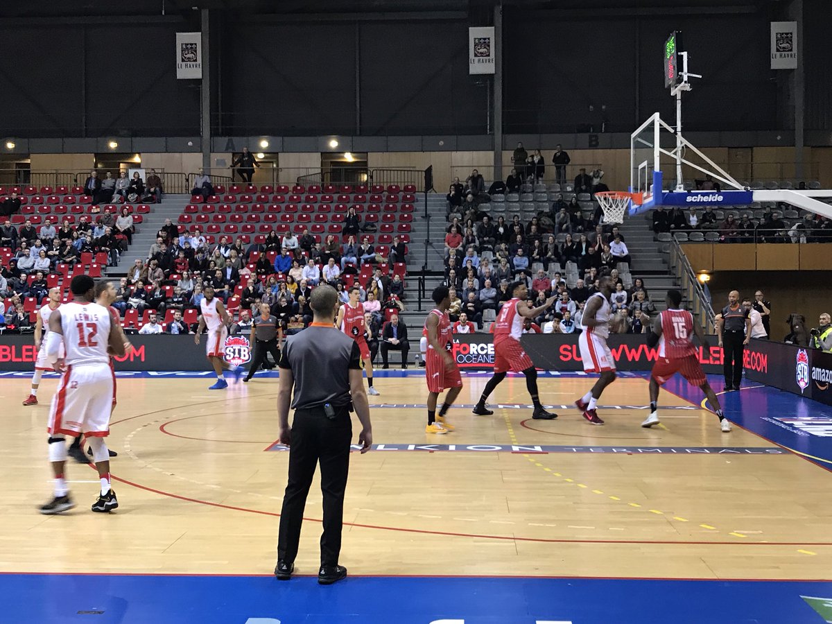 JejayLH's tweet photo. Saint Thomas Basket - Saint Chamond Tous derrière #STHO 💪🏾 ! Go Go Go @stblehavre 🔥🔥🔥Un petit coucou aux fervents supporters @agnesfirmin et @vanessa_leroy 👋 https://t.co/DY3uF6oFTd