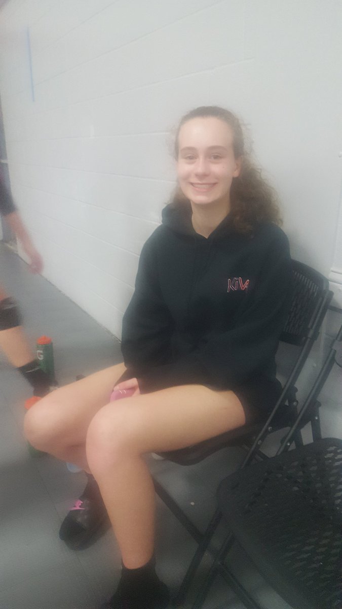 KIVAVB's tweet image. Special Coach Gabrielle from #KIVA13RED sitting on the bench with #KIVA13WHITE! #KIVA