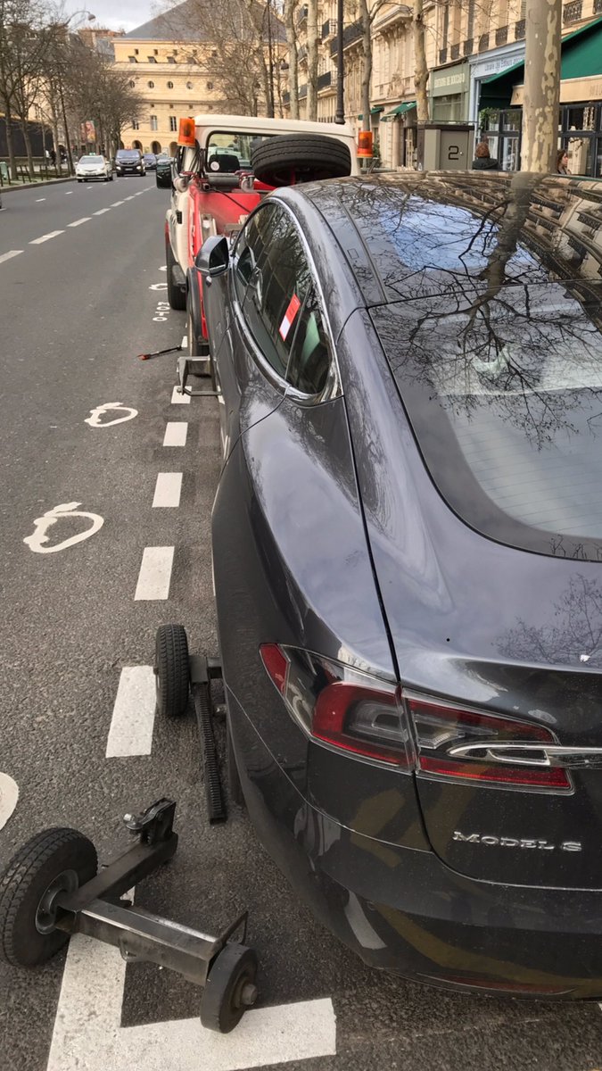Alain Thébault on Twitter "Voiture électrique bien garée mais bornes électriques belib_paris