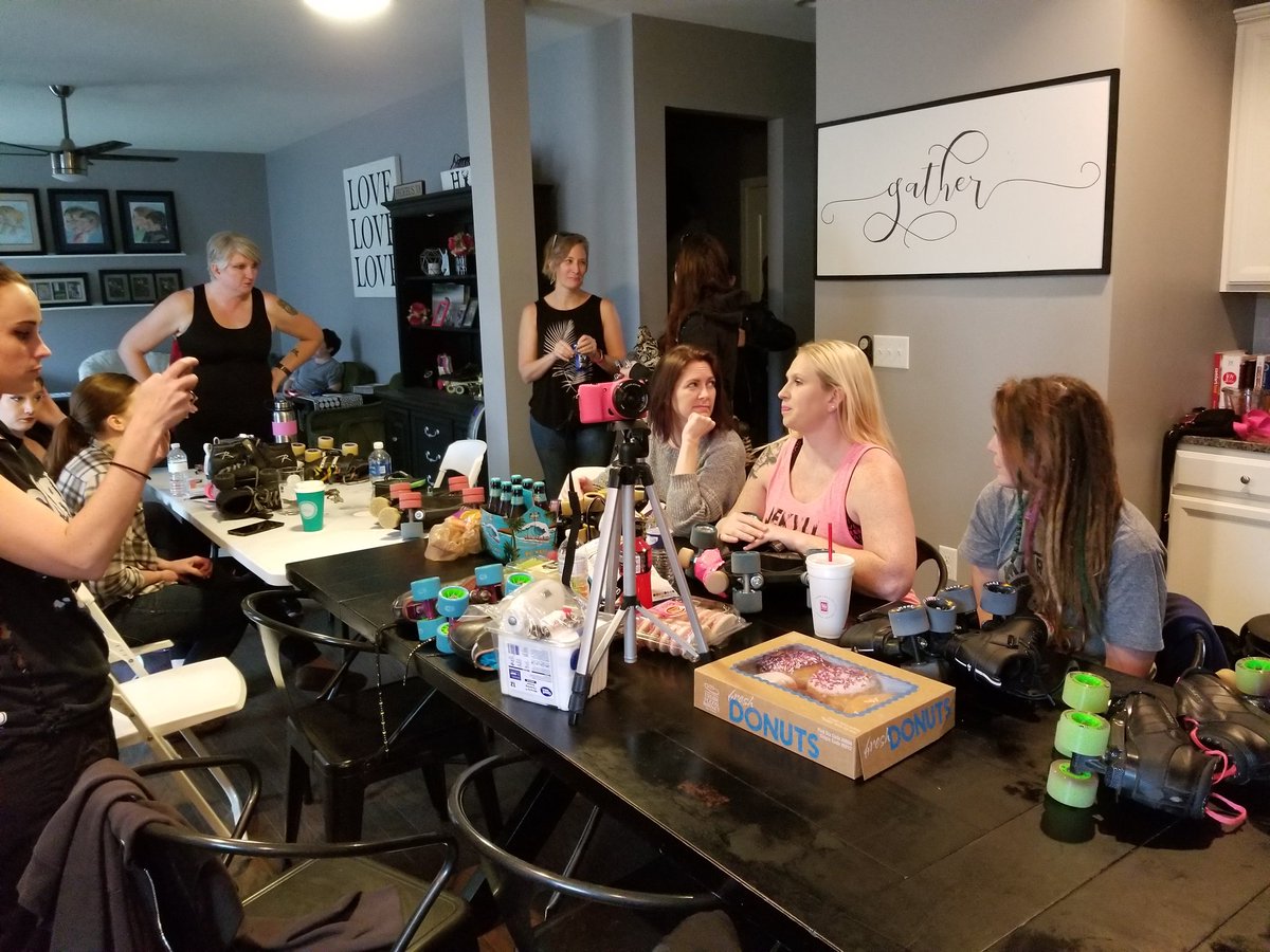 LCHighRollers's tweet photo. Getting ready for the new season! Gear workshop! #lchr #allin #cantwait 2018 https://t.co/Xm5pfHLSTm