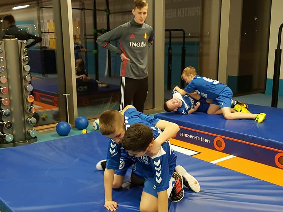 AKTalmere's tweet photo. Ook de voetballertjes van Sc Buitenboys hebben de weg naar AKT ruimtes gevonden#talentontwikkeling op veelzijdig bewegen#beleving/plezier/hard werken met trainer Marco Remmelts https://t.co/71aa8KJiuM