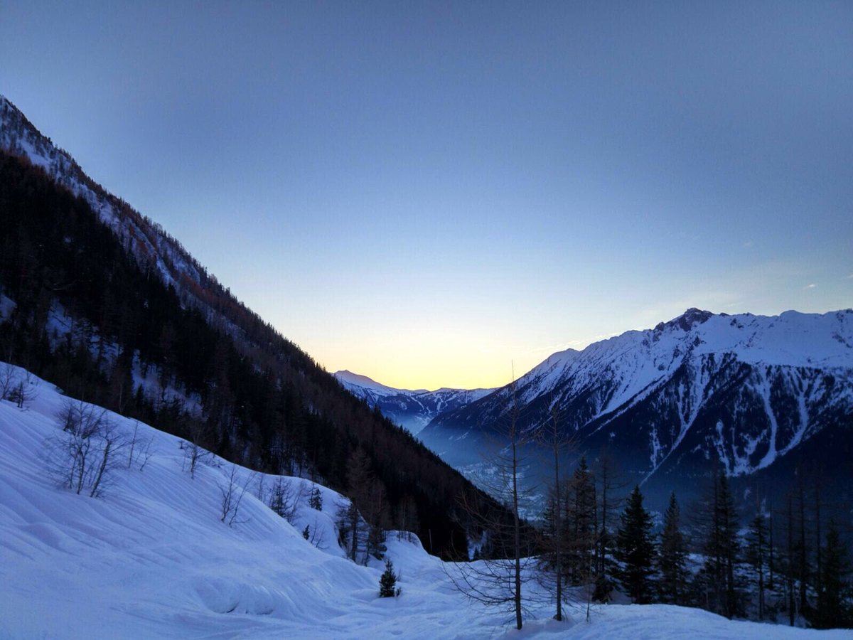 PeteHillyard's tweet photo. View back to Chamonix #chamonix #flexiski #theloft@272 https://t.co/WRXs7VflYo