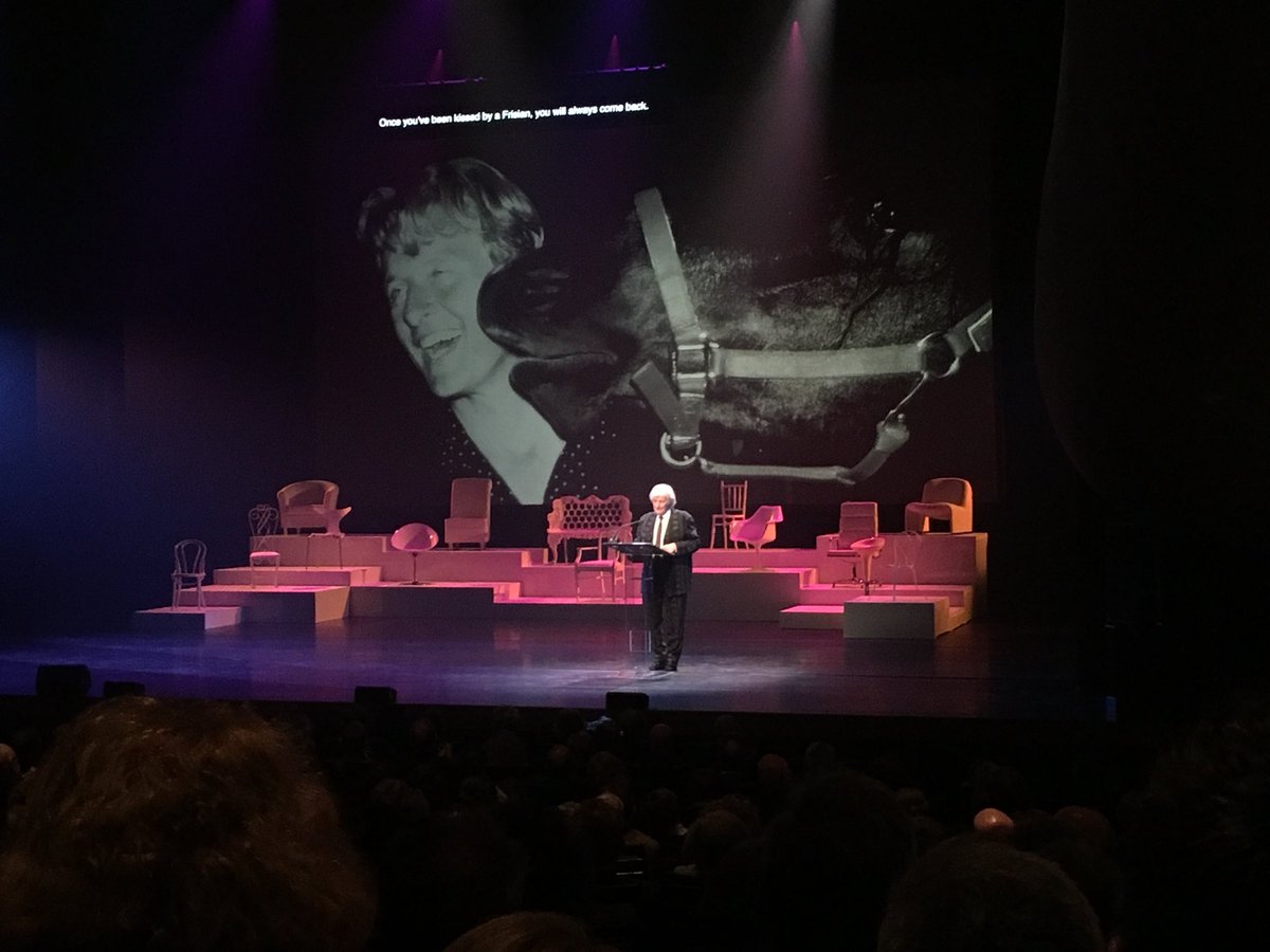 provfryslan's tweet image. Acteur Rutger Hauer: “Ik ben een Hollandse leeuw met een Fries hart. Als je één keer gekust hebt met een Fries, kom je altijd terug.” Opening @LF2018