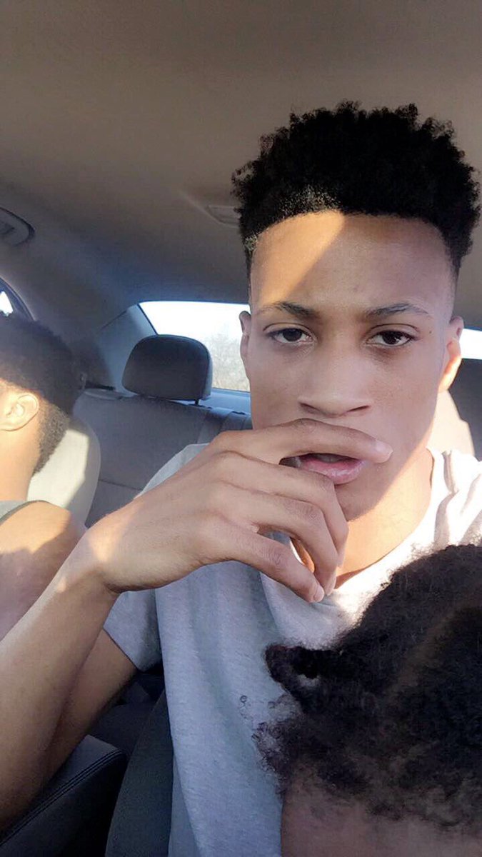 bromanquan's tweet photo. #throwbacs wit the hair i might just grow it bacc https://t.co/lKy69zneR5