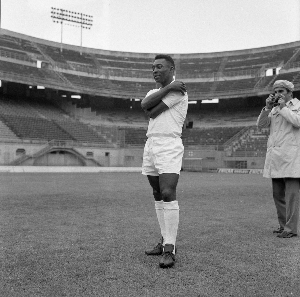 O Rei #Pelé on the pitch of the old #StadioGiuseppeMeazza well known as #SanSiro 1963 @Pele