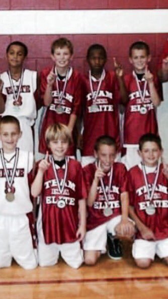 SideHoops's tweet photo. This will be the “Last Time”on court together!@BraydonKincaid @matthewlooney2 @RMcGinsie_10 @jackhegwood_24 @KellenSchreibe1 @joe_kirkhoff33 @drew_flem3 @MyNames_Jeff_ #CollegeTeam #SouthsideProud https://t.co/HETQs9VbYc