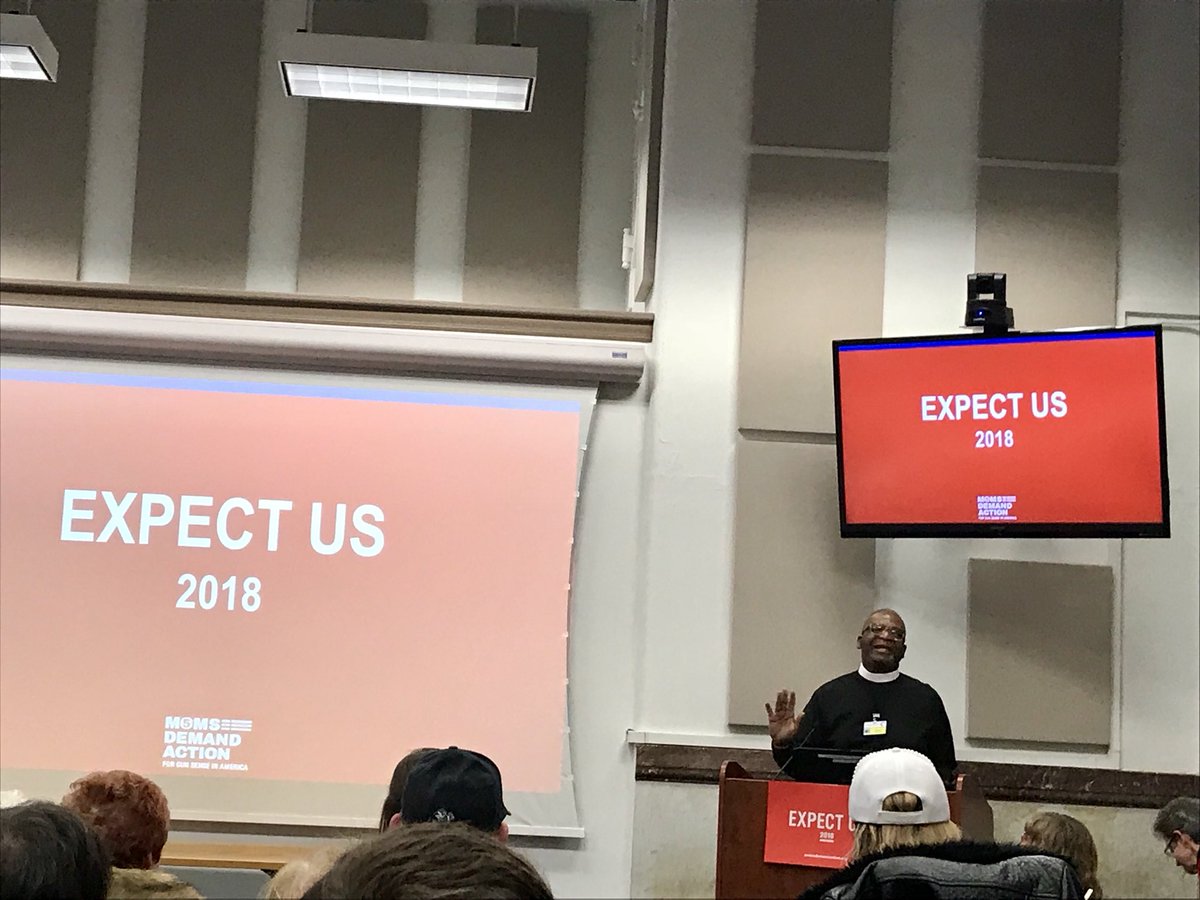 CMLandsman's tweet photo. #ExpectUs to stand with @MomsDemand as they work to end gun violence and promote common sense gun safety in our communities and across the nation. I am proud to support this fantastic organization as they celebrate their 5th year! https://t.co/EroBvs0EOv