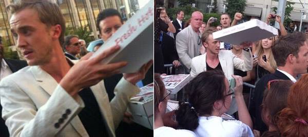 146. Tom Felton postawił darmową pizzę wszystkim głodnym fanom oczekującym przez kilka dni na premierę HPiIŚ w Nowym Jorku.