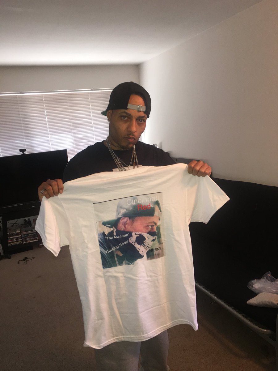 KELLZdaLOU's tweet photo. It’s official! Cincinnati Red is now a full artist of High Performance Entertainment LLC. Make sure you go to his Facebook fan page and his SoundCloud page to like, share and support his movement!!! #HPENT https://t.co/5XJhh96UNj