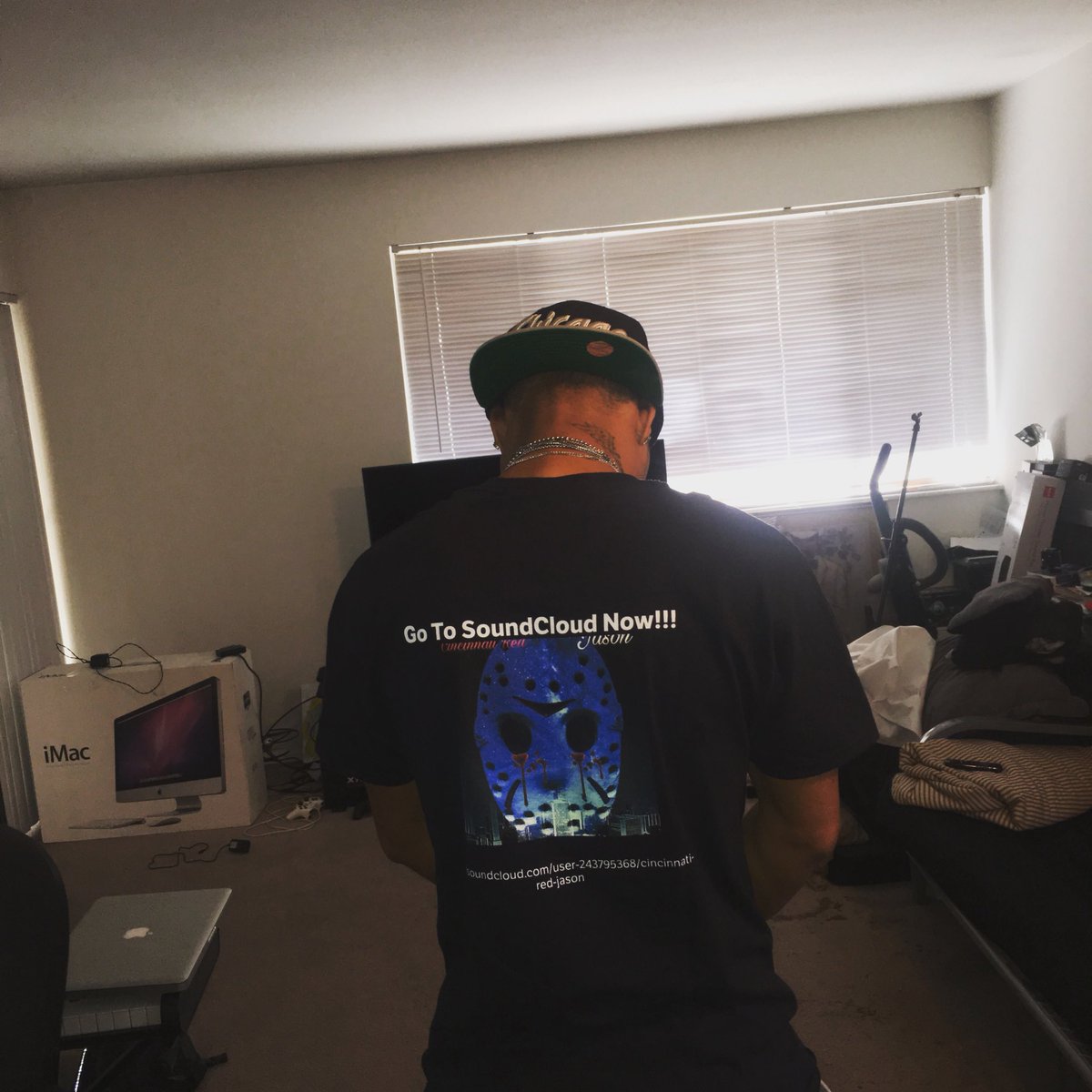 KELLZdaLOU's tweet photo. It’s official! Cincinnati Red is now a full artist of High Performance Entertainment LLC. Make sure you go to his Facebook fan page and his SoundCloud page to like, share and support his movement!!! #HPENT https://t.co/5XJhh96UNj