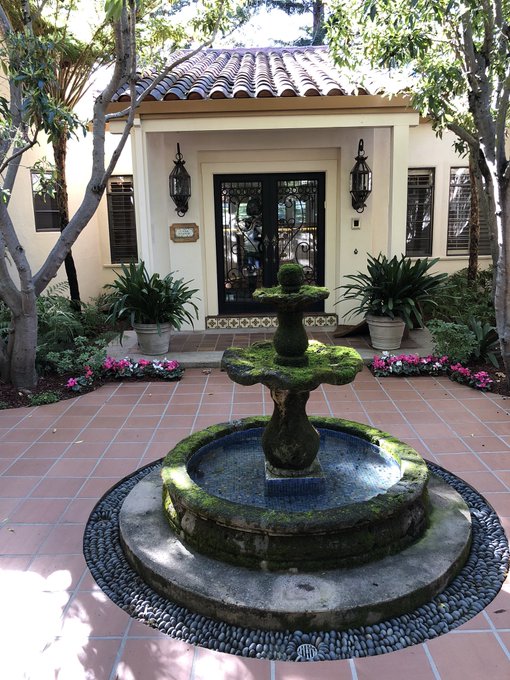 What&rsquo;s a stronger word for &lsquo;devastated&rsquo;? My parents are saying goodbye to Casa Saper (and Palo Alto)<a href="/tag/stripesessioms"class="tags"><span>#stripesessioms</span></a>